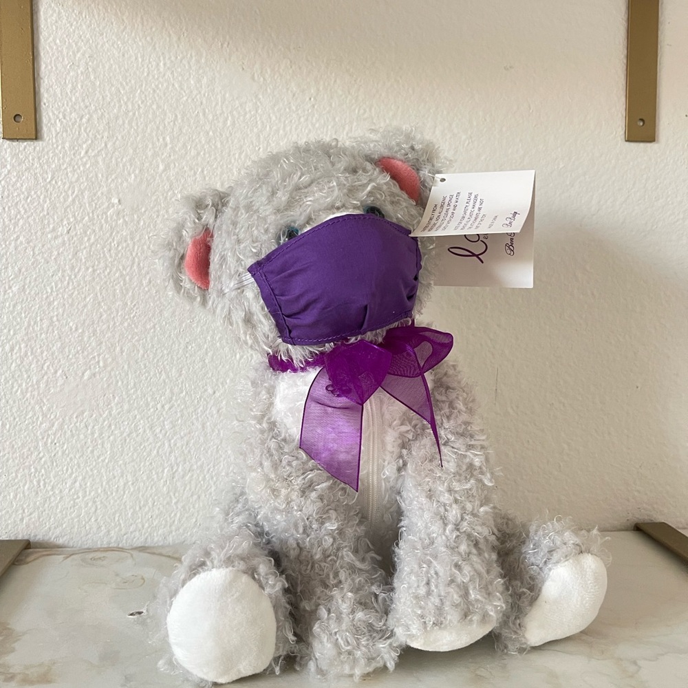 Bed bridge jewelry holding bear